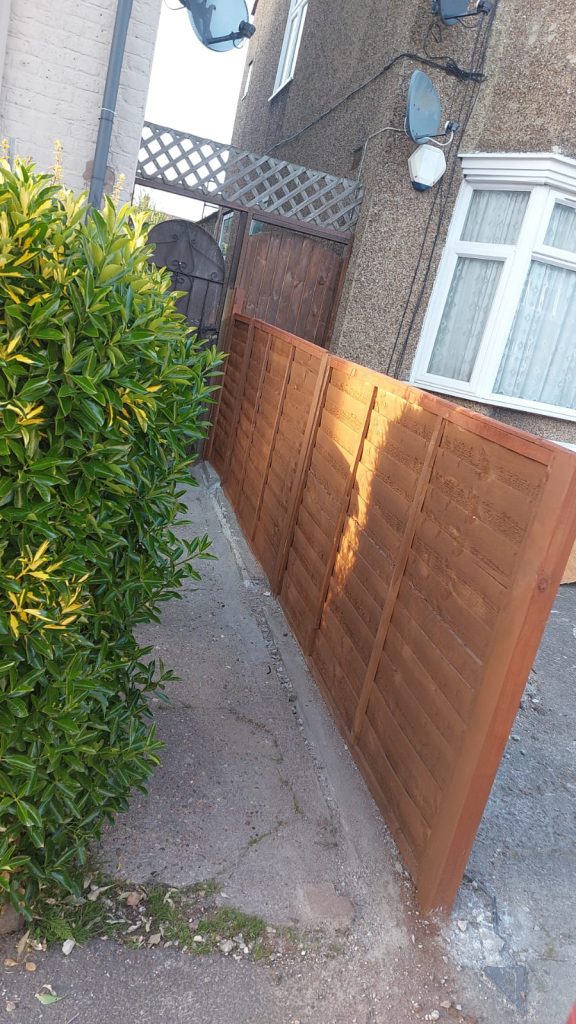 Garden Fencing Contractors in Fishponds
