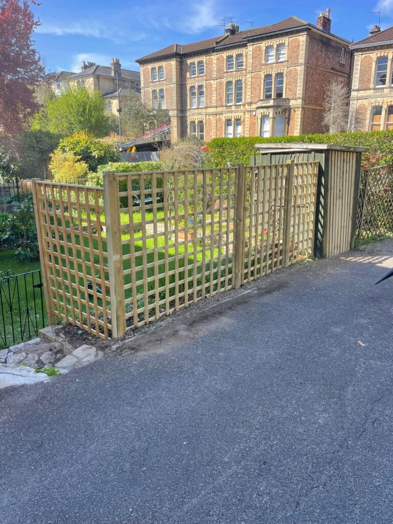 new garden fencing bristol j-lamb-tree-services-new-fencing-bristol